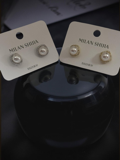 Earring Stud square rhinestone in  Pearl