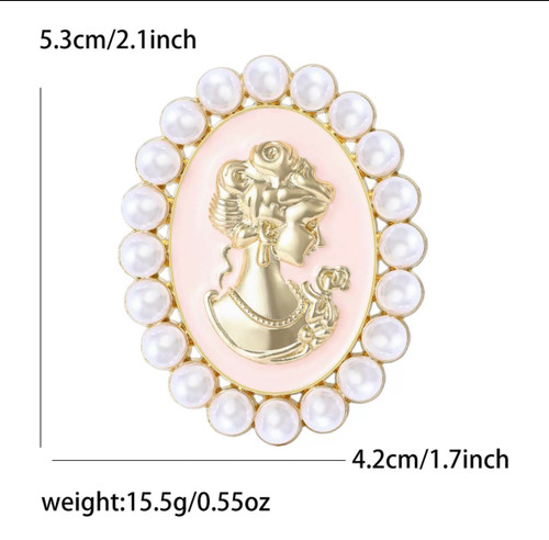 Brooch Cameo around pearls