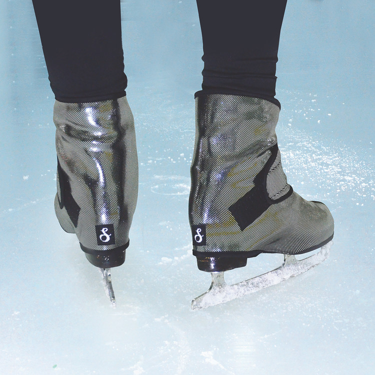 Our Silver STreak Sk8Wrap keeps your feet warm and your skates clean!
Sk8Wraps can be branded with your TEAM LOGO on bulk orders!