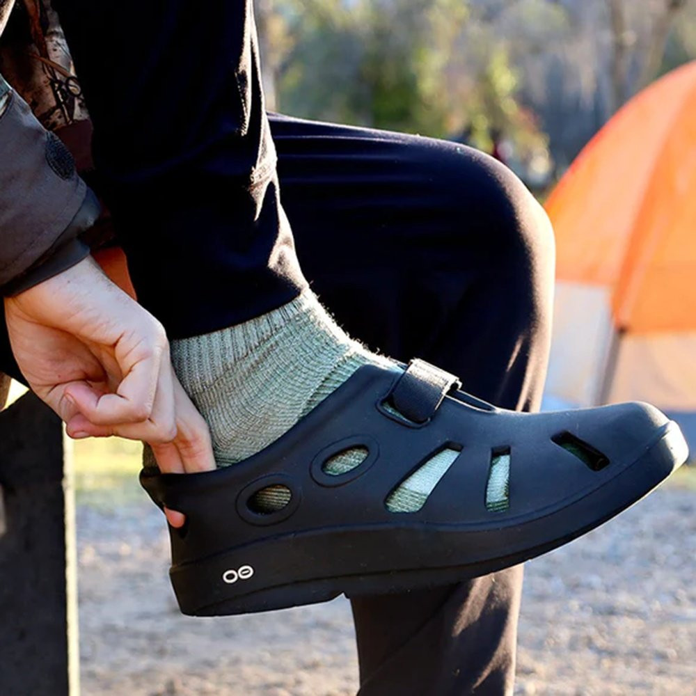 OOFOS OOcandoo Sandals (Adults') - Peter Glenn Ski and Sports