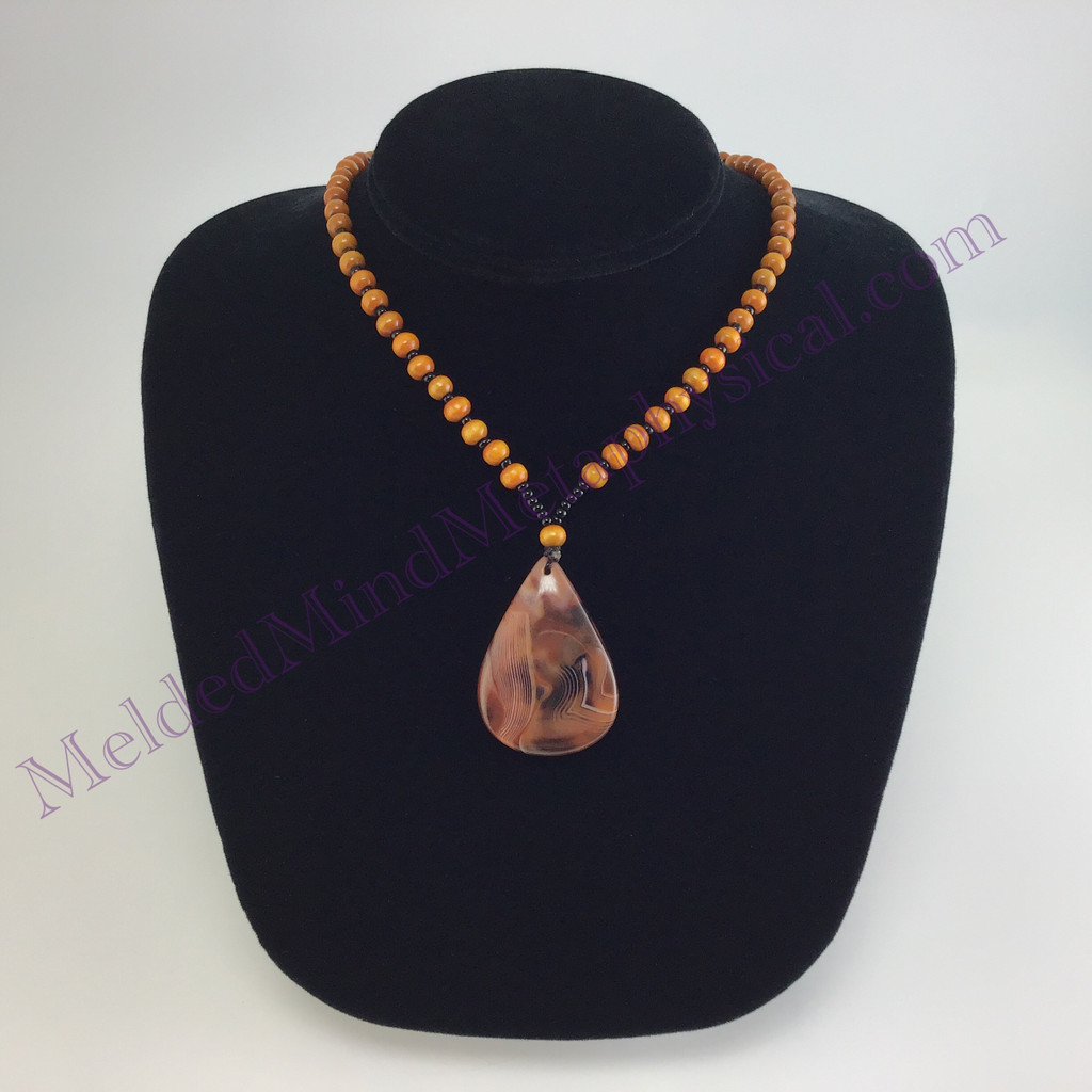 MeldedMind One (1) Banded Agate Necklace with Wooden Bead Chain 12in Natural 016