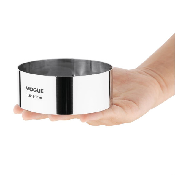 Hand holding Vogue Mousse Ring 35 x 90mm.