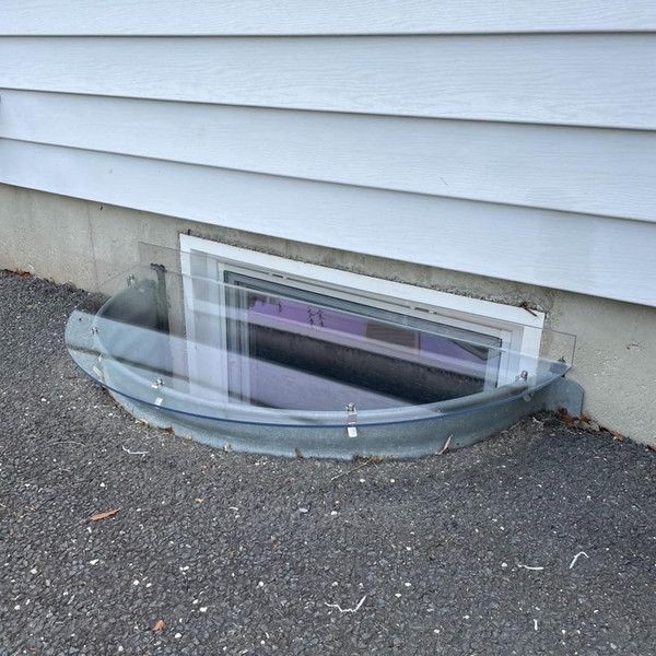 Polycarbonate Window Well Covers Outside, Basement Window Well Cover, Heavy Duty Clear Plastic Window Guard, UV Resistant, Waterproof & Protects Against Debris/Only Cover (43" L X 19" W)