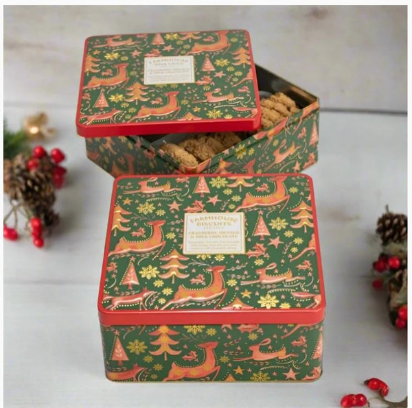 Farmhouse Biscuits, Winter Animals British Holiday Cookies in Decorative Tin, Imported, 8.8 oz