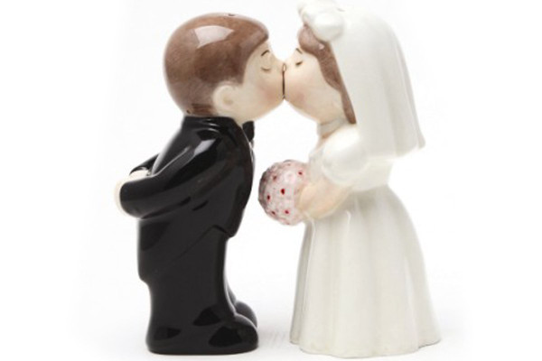 CloseoutZone Bride Groom Kissing Magnetic Salt & Pepper Set CloseoutZone Bride Groom Kissing Magnetic Salt & Pepper Set