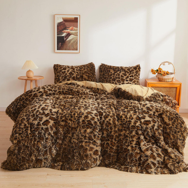 XeGe Cheetah Print Fluffy Faux Fur Duvet Cover Set, 3 Pieces Soft Plush Shaggy Fuzzy Bedding Set(1 Faux Fur Leopard Print Comforter Cover + 2 Furry Pillow Cases), Zipper Closure(King, Brown)