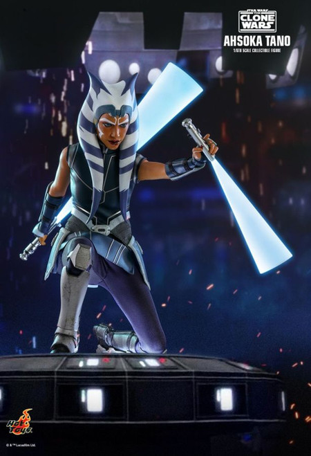 Star Wars: Clone Wars - Ahsoka Tano - 1/6 Scale Hot Toys Figure Star Wars: Clone Wars - Ahsoka Tano - 1/6 Scale Hot Toys Figure