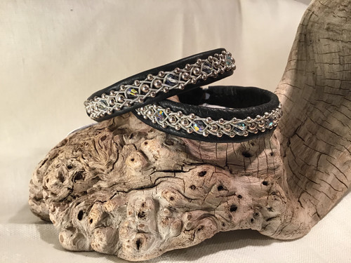 Armband med silverkulor och swarovskipärlor