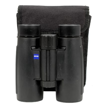 Zeiss Conquest 10x30 T* Binocular. In good condition with very light usage marks. Come with case (NO neckstrap, lens cover, instructions or box)-UB572