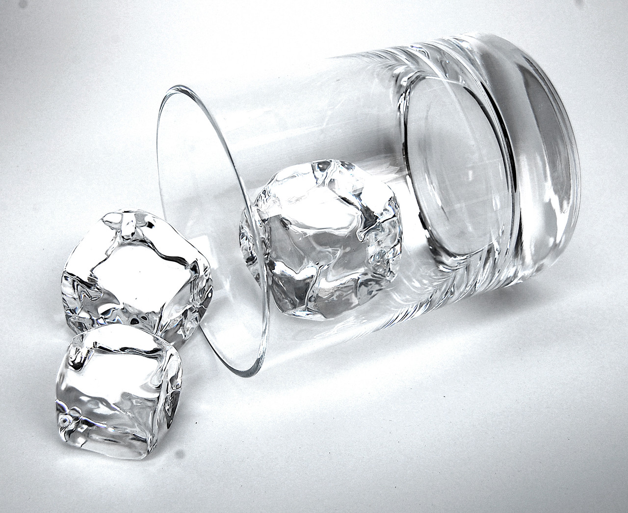 TRENGOVE Amorphic Ice Cubes Small 1"x 1" (1 Piece) TRENGOVE Amorphic Ice Cubes Small 1"x 1" (1 Piece)