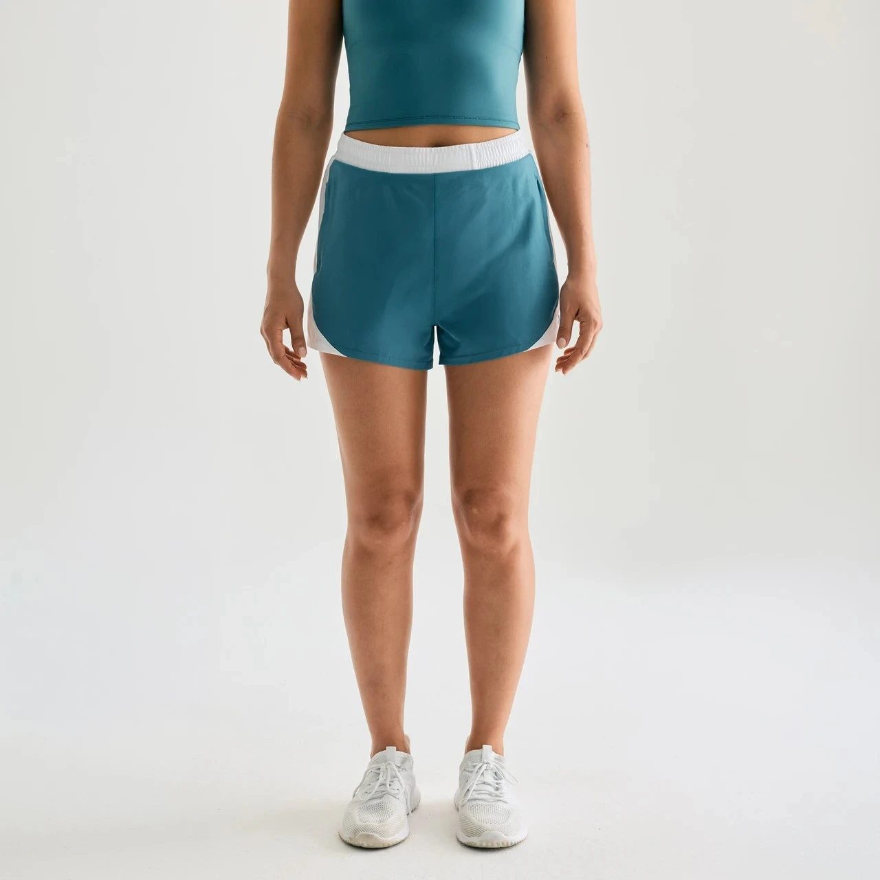 Momentum Active Short, women's Tundra Green/White shorts, front view