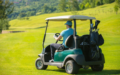 7 Best E-Z-GO Golf Cart Accessories