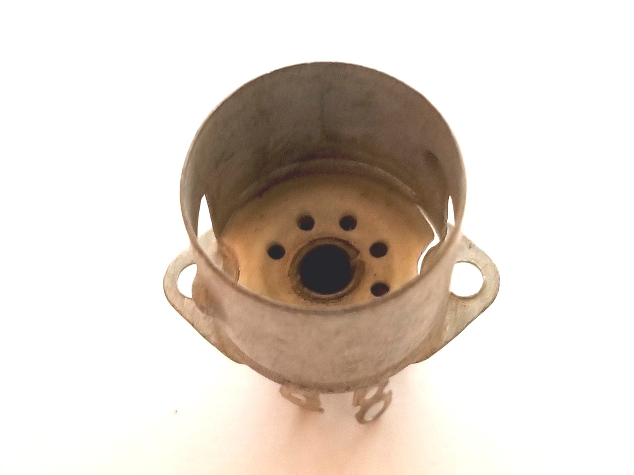 7 Pin Miniature Ceramic Saddle Style w/Shield Base and Center Post (Item: NOS-SKT-30)