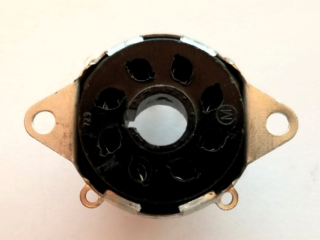 8 Pin Octal Under Chassis Mount (Item: NOS-SKT-2)