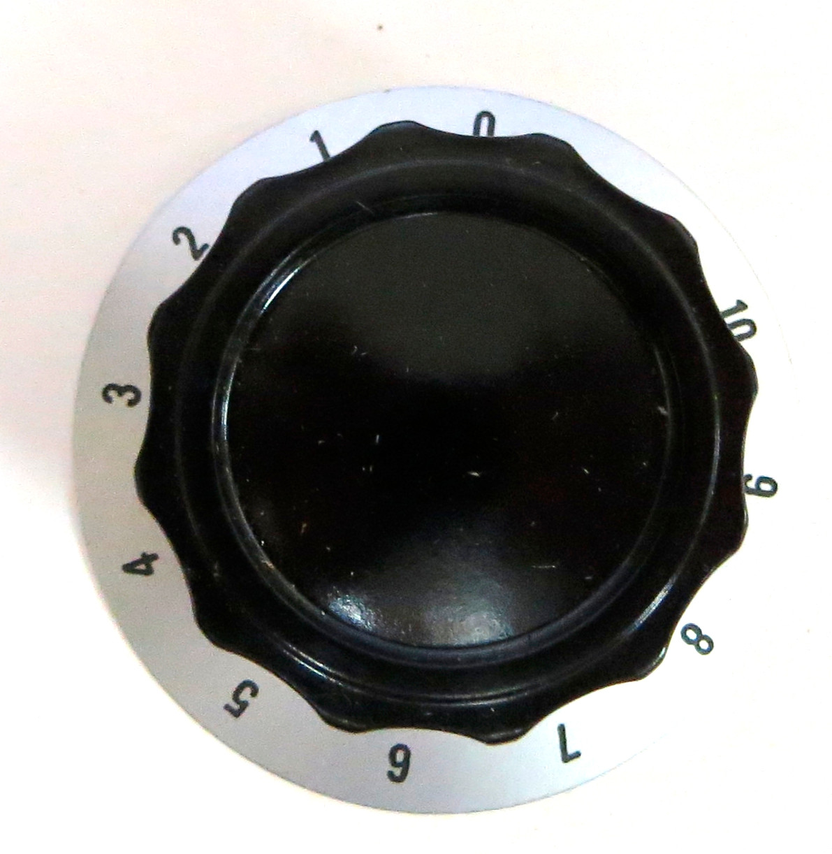 E.F. Johnson 116-222-2 Skirted Knob-NOS in Box (Item: NOS-EFJ-116-222-2)