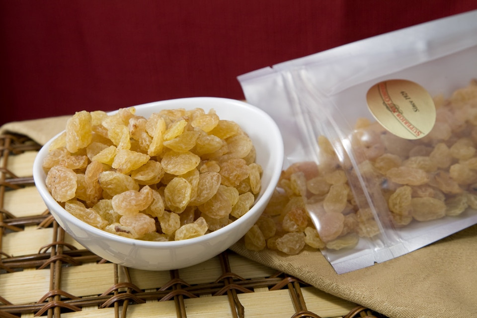 buy golden raisins
