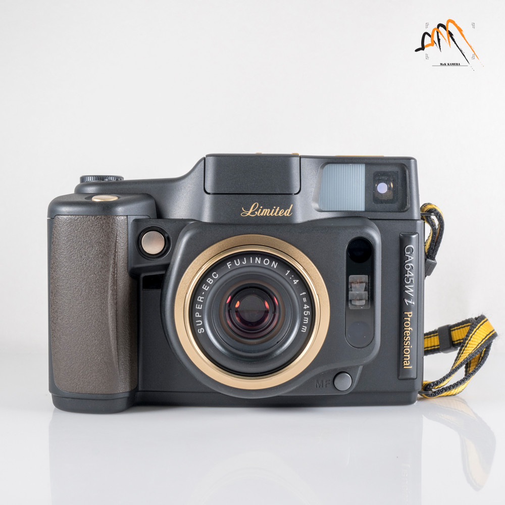 Fuji GA645Wi Professional 45/4.0 15th Anniversary Medium Format
