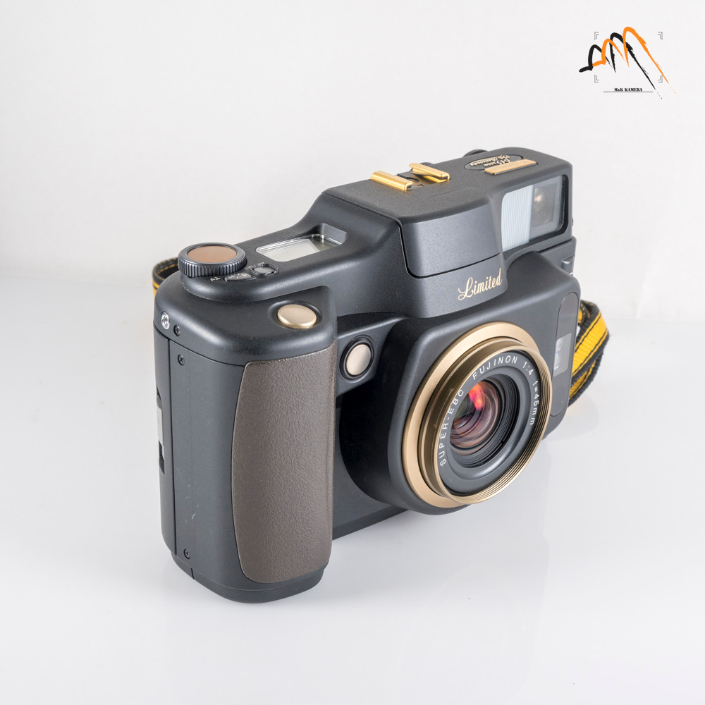 Fuji GA645Wi Professional 45/4.0 15th Anniversary Medium Format