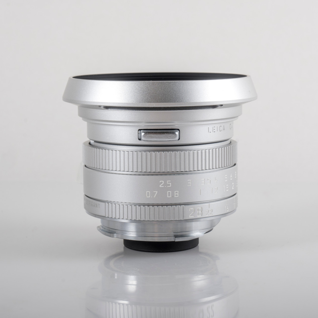 Leica ELMARIT-M 28mm f/2.8 ASPH. E39 旧型 Leica Elmarit-M 28mm F/2.8 E39 Asph 11664 Silver Lens Yr.2009