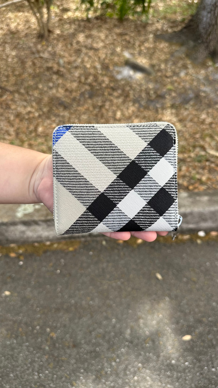 Used Burberry Leather Wallet1