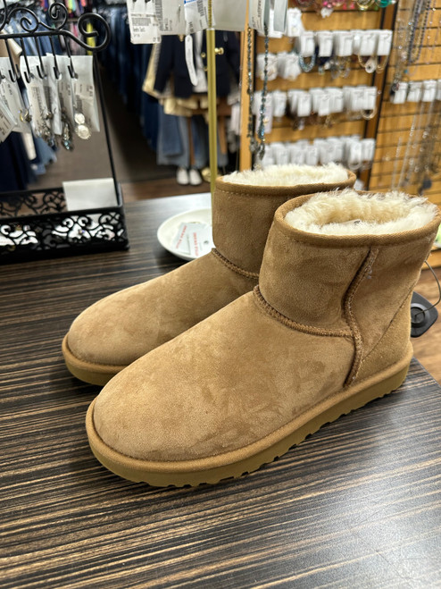 Vist Large View of Product Image Which is Used Ugg Australia Ankle Boots 10