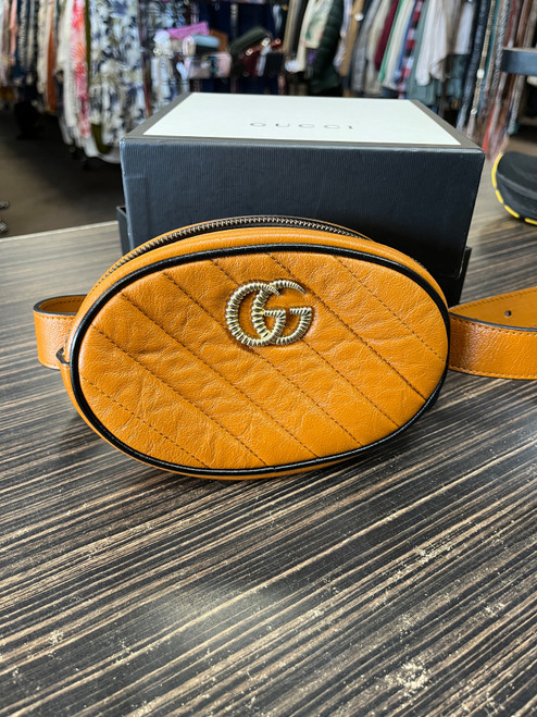 Vist Large View of Product Image Which is Used Gucci Small Leather Handbag