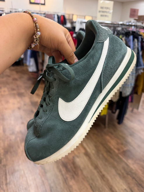 Vist Large View of Product Image Which is Used Nike Mens Casual Shoes 11.5