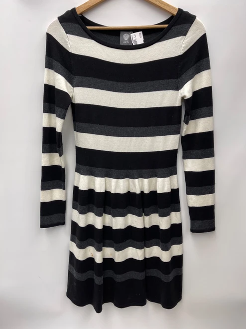 Vist Large View of Product Image Which is Used Vince Camuto Short Dress F S-4/6