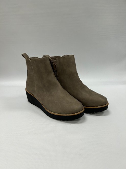 Vist Large View of Product Image Which is Used Unbranded Ankle Boots 8.5