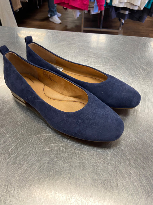 Vist Large View of Product Image Which is Used Born Flats 9.5