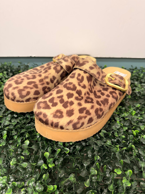 Vist Large View of Product Image Which is Used American Eagle Clogs 9