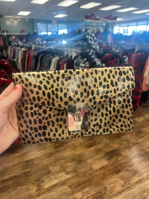 Vist Large View of Product Image Which is Used Unbranded Leather Wristlet