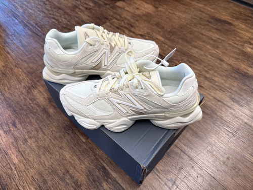 Vist Large View of Product Image Which is Used New Balance Performance Shoes 10.5