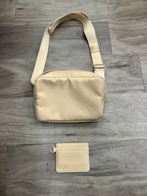 Vist Large View of Product Image Which is Used Unbranded Small Handbag