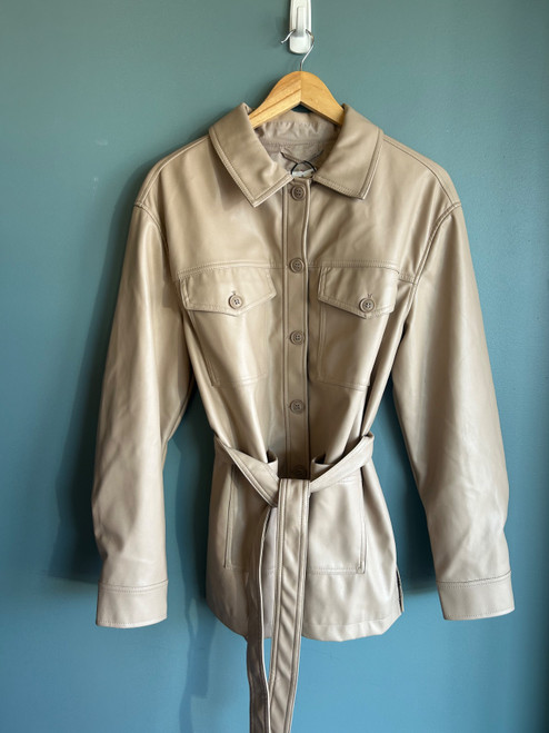 Vist Large View of Product Image Which is Used Gentle Fawn Short Light Jacket L-12/14