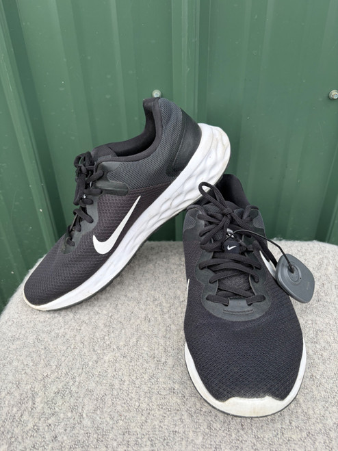 Vist Large View of Product Image Which is Used Nike Performance Shoes 11