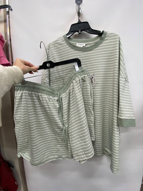 Vist Large View of Product Image Which is Used Unbranded Romper 3X-22
