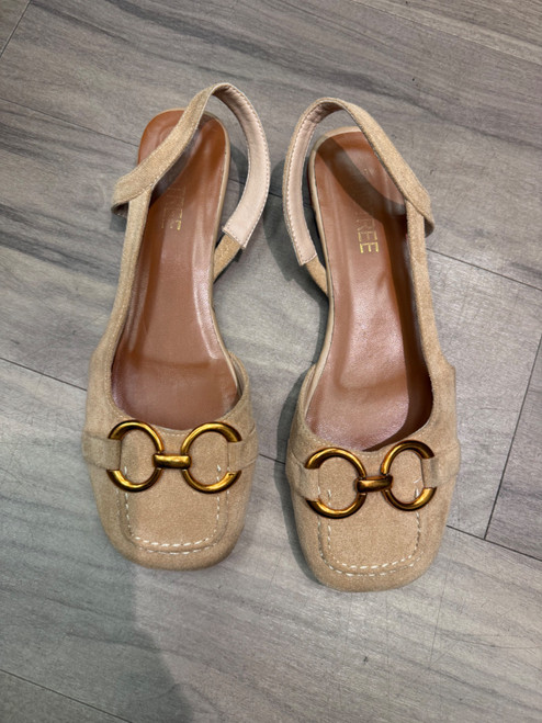 Vist Large View of Product Image Which is Used Unbranded Flats 8
