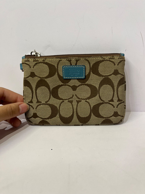 Vist Large View of Product Image Which is Used Coach Wallet