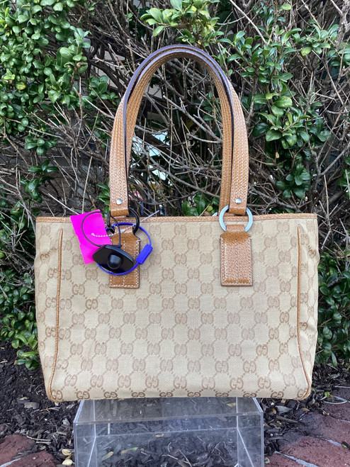 Vist Large View of Product Image Which is Used Gucci Small Handbag