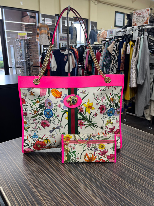 Vist Large View of Product Image Which is Used Gucci Large Leather Handbag