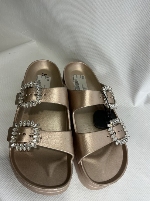 Vist Large View of Product Image Which is Used Unbranded Sandals 10
