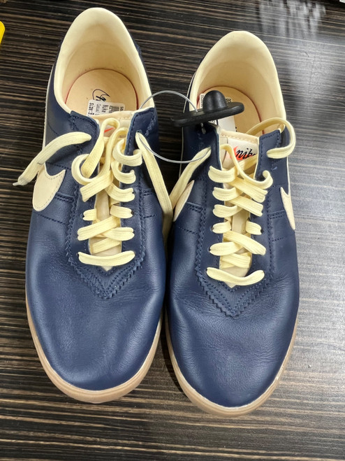 Vist Large View of Product Image Which is Used Nike Casual Shoes 9.5