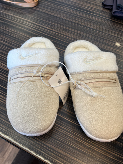 Vist Large View of Product Image Which is Used Nike Clogs 5