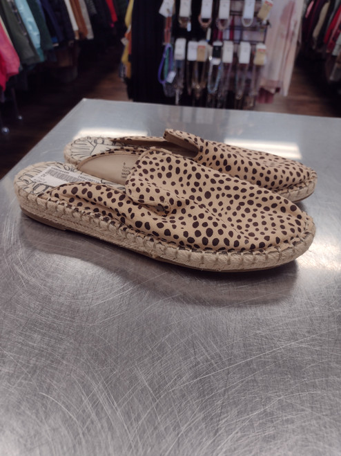 Vist Large View of Product Image Which is Used DV Flats 9