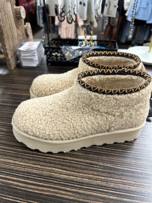 Vist Large View of Product Image Which is Used Bearpaw Ankle Boots 6