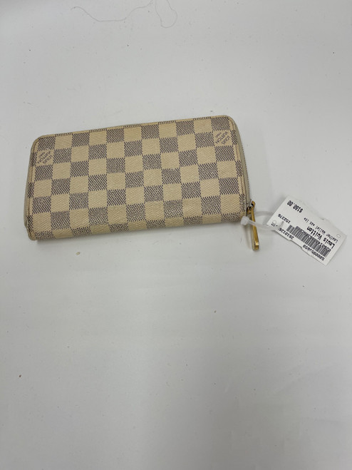 Vist Large View of Product Image Which is Used Louis Vuitton Leather Wallet as is
