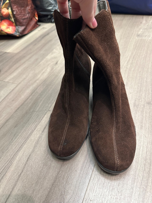 Vist Large View of Product Image Which is Used Aerosoles Ankle Boots 7.5