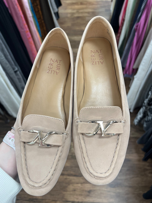 Vist Large View of Product Image Which is Used Naturalizer Flats 8.5