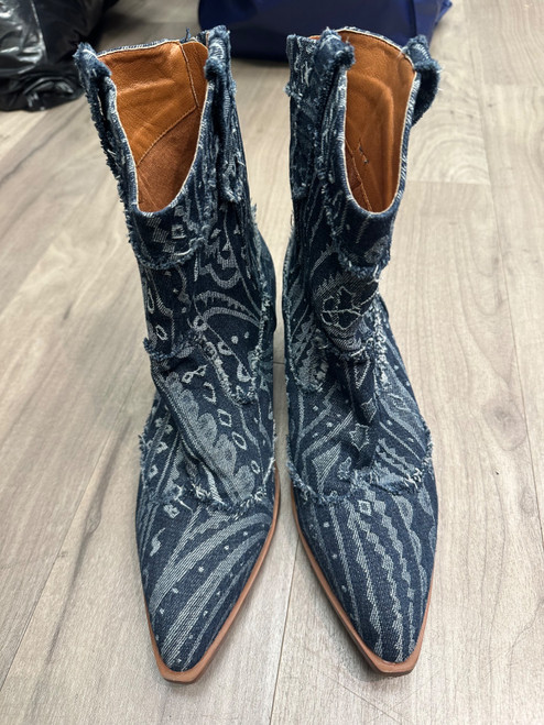 Vist Large View of Product Image Which is Used Yellow Box Ankle Boots 9.5 - AS IS